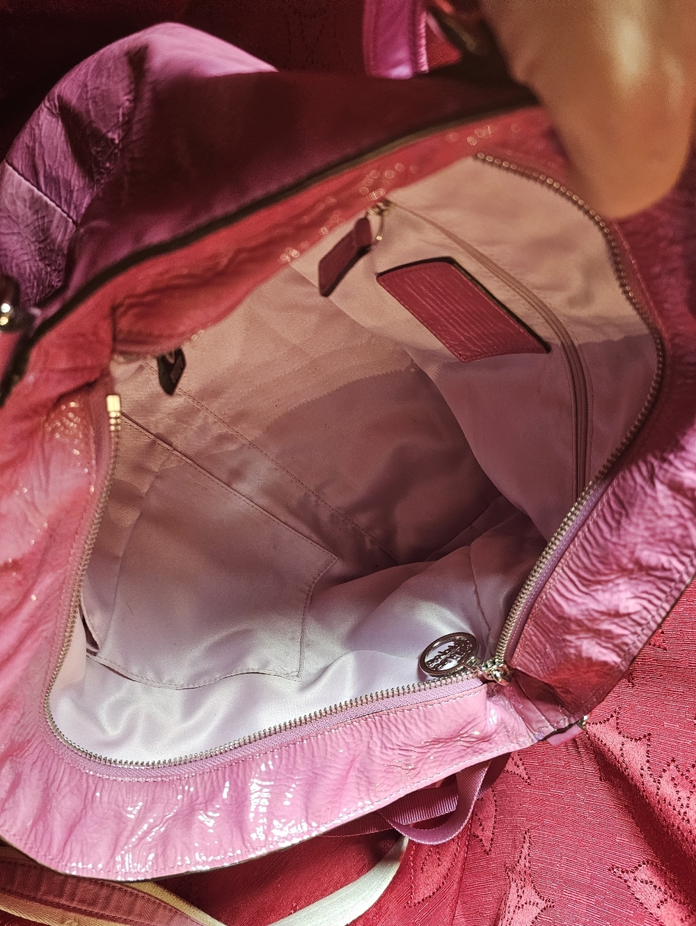 💖 Coach Poppy Pink Patent Leather Hobo Shoulder Bag + Authentic Heart Charm - Picture 8 of 15
